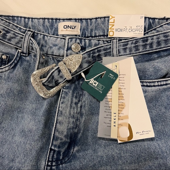 ONLY NWT Mom-Fit High-Rise Cropped Jeans - size 27 - Picture 3 of 3
